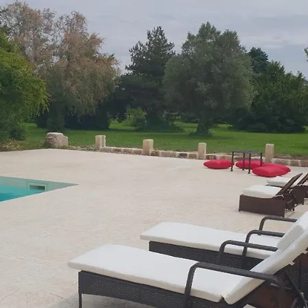 Mas Tareau Le Damier Holiday home